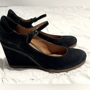 Black Suede Geox super comfy wedges, size 8.5